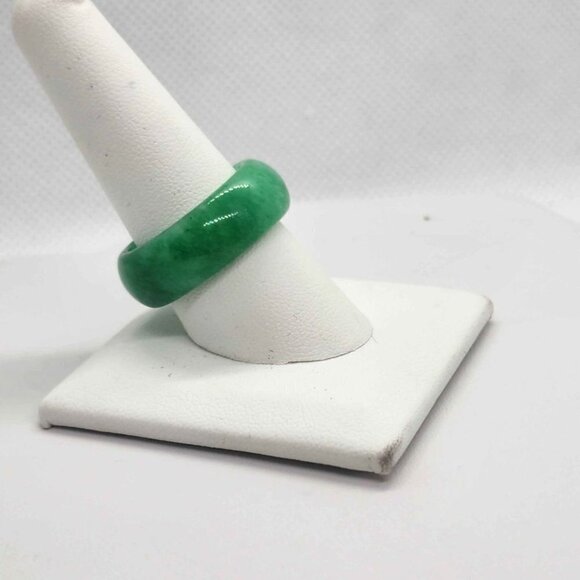 Brand New Jade Ring – Elegant & Timeless - Picture 2 of 4